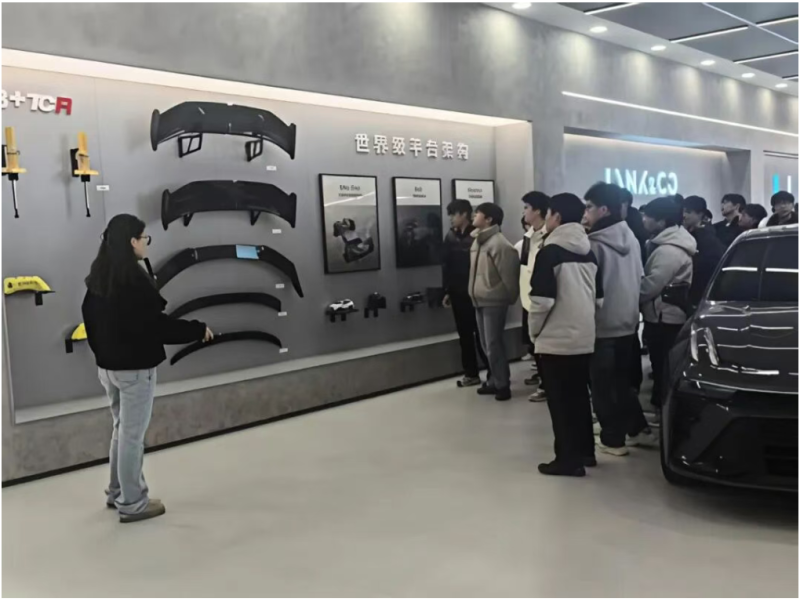 新闻速递 | 汽车工程系师生赴南山汽车产业基地进行实训研学